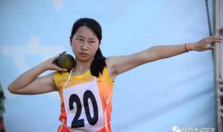 原地推铅球 原地推铅球